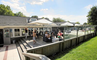 Aalst 102: Ejendom, Himmel, Bygning, Fritid, Ejendom, Turisme, Arkitektur, Hus, Ferie, Restaurant