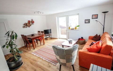 Pians 115: Værelse, Stue, Møbel, Ejendom, Indretning, Etage, Bygning, Hus, Bord, Hjem