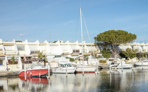 Marinas Beach: Marina, Vand Transport, Vand, Himmel, Båd, Afspejling, Køretøj, Havn, Vandvej, Træ