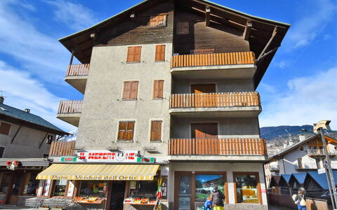 San Anton: Himmel, Sky, Bygning, Ejendom, Vindue, Blå, Arkitektur, Hus, Kvarter