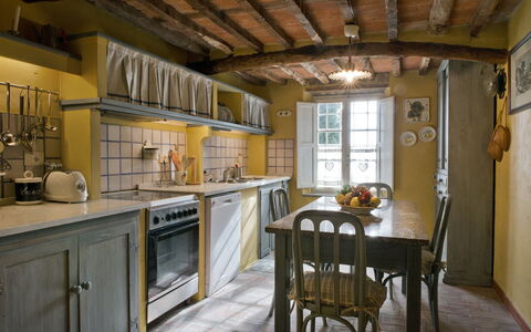Borgo Antico Marina: Værelse, Ejendom, Countertop, Bygning, Køkken, Møbel, Indretning, Loft, Hus, Bjælke
