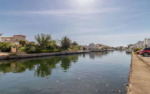 Sol i Canal: Krop Af Vand, Vandvej, Vand, Himmel, Kanal, Vandressourcer, Flod, Daytime, Afspejling, Bank