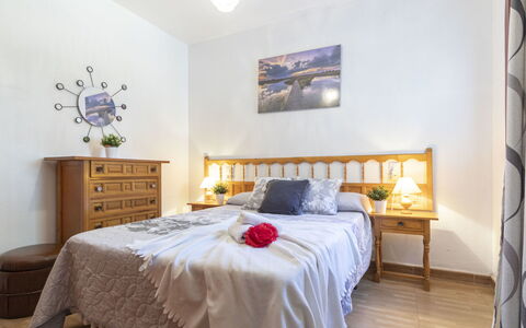 Coquetó: Møbel, Bygning, Ejendom, Komfort, Billedramme, Træ, Azure, Bed Frame, Dekoration, Textile