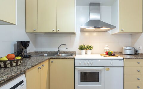 Coquetó: Countertop, Cabinetry, Køkkenvask, Ejendom, Håndvask, Køkken, Køkken Apparat, Komfur, Husholdningsapparat, Tap