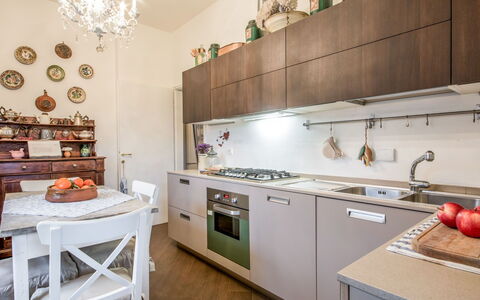 Madda: Cabinetry, Countertop, Køkkenvask, Møbel, Håndvask, Produkt, Køkken Apparat, Køkken, Tap, Komfur
