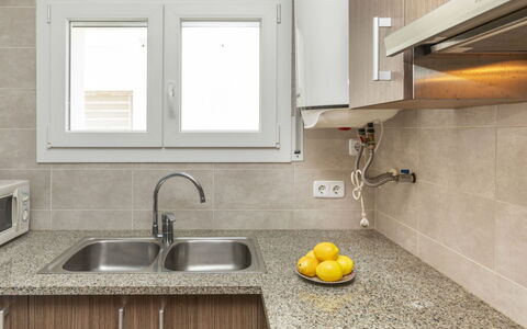 Llançà 270: Countertop, Køkken, Køkken Apparat, Større Bandage, Cabinetry, Køkkenvask, Indretning, Håndvask, Gulvbelægning, Sanitærarmatur