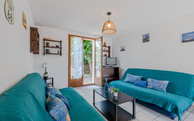 Hameau des Tamarins 545.2: Møbel, Ejendom, Komfort, Azure, Billedramme, Bord, Indretning, Hus, Stue, Træ