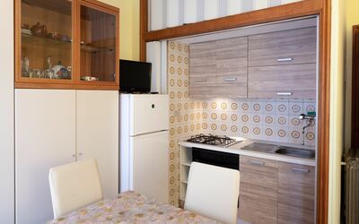 Eveten 1 Apartment: Værelse, Ejendom, Flise, Møbel, Cabinetry, Countertop, Indretning, Etage, Køkken, Bygning