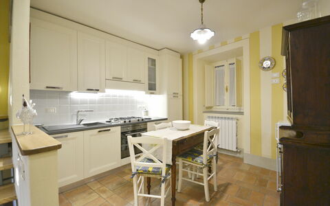 Appartamento Maccari: Ejendom, Værelse, Møbel, Bygning, Køkken, Etage, Cabinetry, Countertop, Indretning, Hus