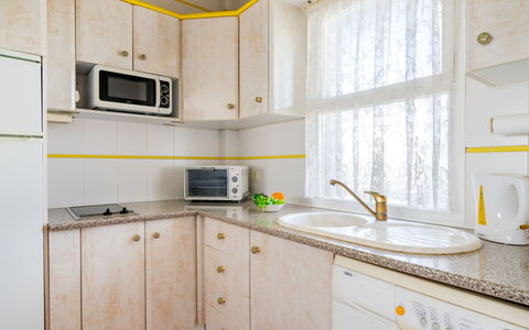 Imperial Puerto: Ejendom, Værelse, Gul, Køkken, Møbel, Cabinetry, Grøn, Indretning, Countertop, Ejendom