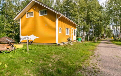 Pöllö: Altan, Lejlighed, Skygge, Glas, Ejerlejlighed, Gelænder, Veranda, Dagslys, Dæk, Udendørs Møbler