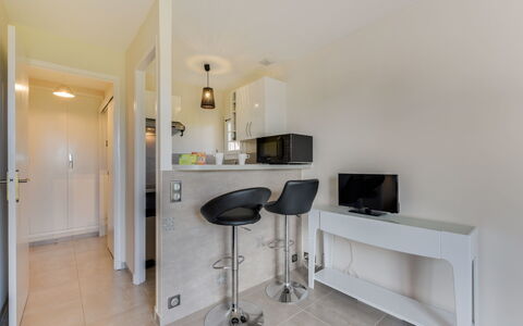 Bella Vista: Ejendom, Værelse, Loft, Indretning, Møbel, Bygning, Etage, Hus, Væg, Arkitektur