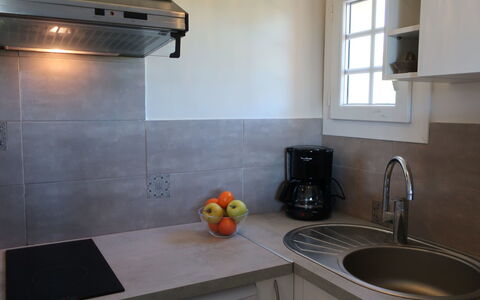 Bella Vista: Countertop, Ejendom, Værelse, Håndvask, Køkken, Flise, Indretning, Etage, Hus, Hjem