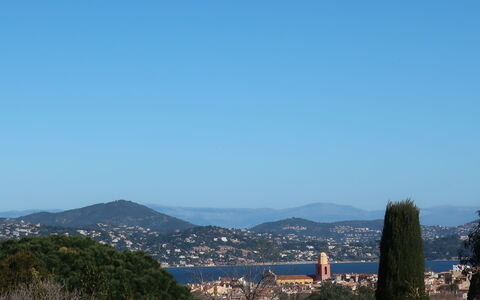 Bella Vista: Himmel, Blå, Stad, City, Bakke, Sky, Hovedstadsområde, Byområde, Træ, Horisont