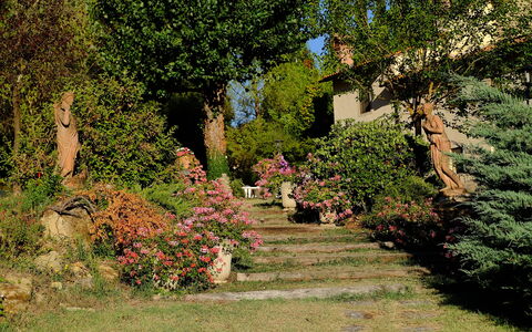 Agriturismo Girasole: Have, Vegetationen, Træ, Botanisk Have, Blad, Busk, Botanik, Græs, Plante, Biome
