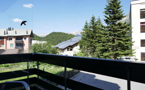 Champfer 2: Ejendom, Tag, Himmel, Hus, Træ, Arkitektur, Værelse, Ejendom, Bygning, Hjem