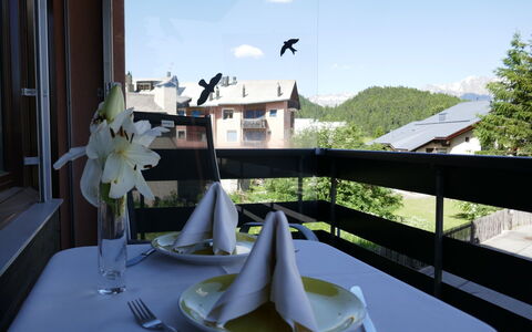 Champfer 2: Arkitektur, Værelse, Træ, Hus, Bord, Plante, Indretning, Restaurant