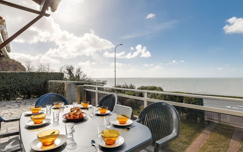 La Grande Côte: Himmel, Måltid, Ferie, Morgenmad, Sky, Restaurant, Frokost, Ejendom, Ocean, Brunch