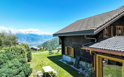 Nendaz 706: Plante, Himmel, Ejendom, Bygning, Vindue, Bjerg, Naturlige Landskab, Land Lot, Arkitektur, Sommerhus