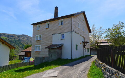 Feu de Joie: Ejendom, Hus, Sommerhus, Bygning, Himmel, Landdistrikt, Væg, Hjem, Arkitektur, Landsby