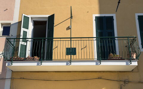 Il Balcone Sul Prino - Imperia: Væg, Gelænder, Altan, Kompositmateriale, Jern, Metal, Baluster, Glas, Maling