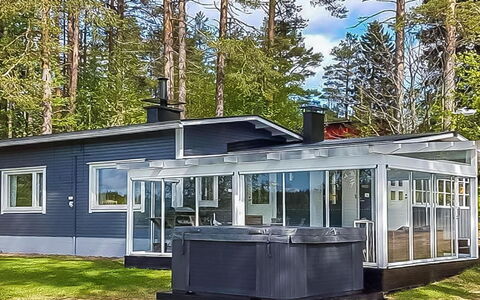Einola: Altan, Lejlighed, Skygge, Glas, Ejerlejlighed, Gelænder, Veranda, Dagslys, Dæk, Udendørs Møbler