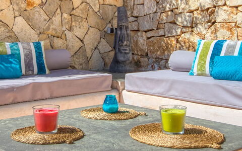 Chill Out: Turquoise, Blå, Kaffebord, Bord, Møbel, Stue, Væg, Værelse, Indretning, Couch