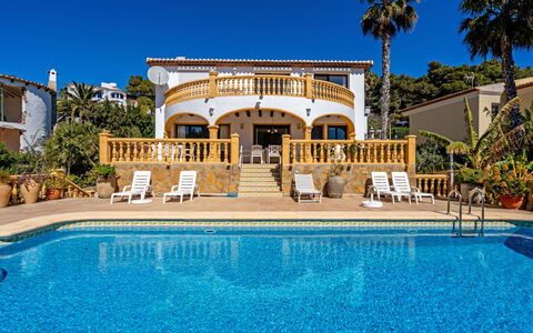 Villa Casablanca: Vand, Plante, Himmel, Ejendom, Svømmepøl, Blå, Azure, Træ, Skygge, Fritid
