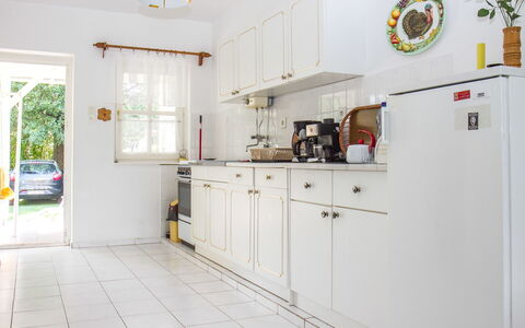 Welle: Cabinetry, Ejendom, Countertop, Tap, Køkken Apparat, Plante, Skuffe, Køkken, Indretning, Træ