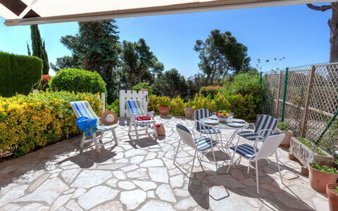 Cap Roig: Ejendom, Ejendom, Hus, Gårdhave, Backyard, Hjem, Bygning, Flise, Villa, Ferie