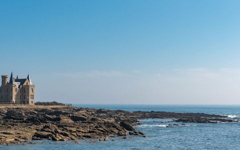 Les Brisants: Krop Af Vand, Hav, Kyst, Kyst, Ocean, Himmel, Promontory, Coastal Og Oceaniske Landskabsformer, Vand, Headland