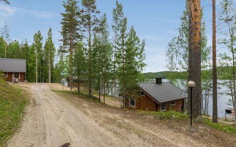 Vuorilahti: Sommerhus, Hjem, Land Lot, Woodland, Lærk, Sidespor, Bjælkehytte, Garden Bygninger