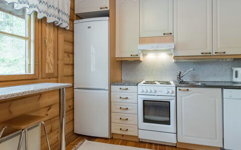 Vuorilahti: Køkken, Køkken Apparat, Større Bandage, Gulvbelægning, Countertop, Træ, Indretning, Cabinetry, Etage, Husholdningsapparat