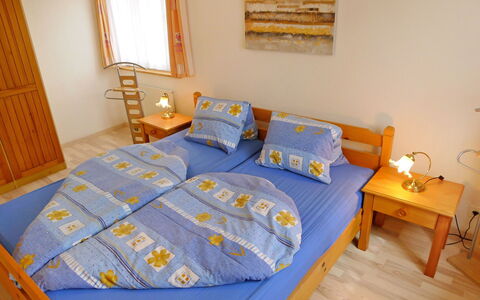 Saskia: Soveværelse, Seng, Værelse, Møbel, Sengetøj, Ejendom, Sengetøj, Bed Frame, Etage, Indretning