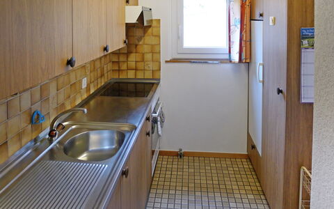 Saskia: Ejendom, Værelse, Etage, Håndvask, Bygning, Flise, Countertop, Arkitektur, Ejendom, Hus