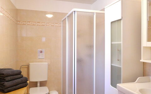 Rustico Nurell: Gulvbelægning, Etage, Væg, Indretning, Træ, Sanitærarmatur, Værelse, Loft, Badeværelse, Belysning