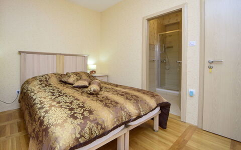 Ojdana: Møbel, Ejendom, Komfort, Træ, Indretning, Etage, Gulvbelægning, Bed Frame, Bejdse
