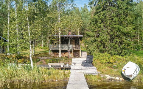 Saarijärvi: Altan, Lejlighed, Skygge, Glas, Ejerlejlighed, Gelænder, Veranda, Dagslys, Dæk, Udendørs Møbler