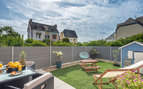 Les Terrasses de la Plage: Ejendom, Boligområde, Hjem, Hus, Ejendom, Bygning, Tag, Arkitektur, Himmel, Backyard