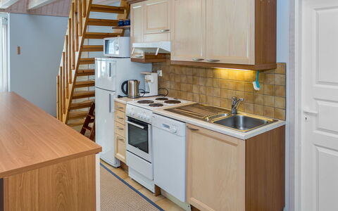 Nelikko a: Køkken, Møbel, Gulvbelægning, Større Bandage, Køkken Apparat, Countertop, Indretning, Cabinetry, Træ, Etage