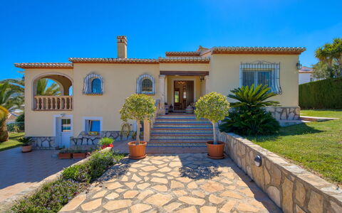 Villa Meena: Ejendom, Hjem, Hus, Bygning, Estate, Ejendom, Mansion, Hacienda, Villa, Boligområde