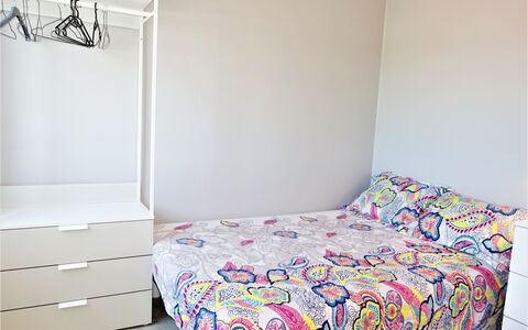 Les Romarins: Møbel, Ejendom, Produkt, Komfort, Azure, Textile, Træ, Rektangel, Bed Frame, Indretning