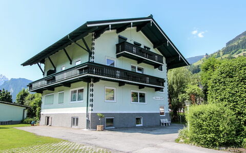 Am Ziller: Himmel, Plante, Bygning, Vindue, Træ, Land Lot, Hus, Sky, Urban Design, Hældning