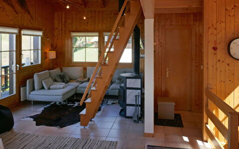 Chalet Didi: Værelse, Bygning, Bjælkehytte, Bjælke, Loft, Træ, Hus, Indretning, Møbel