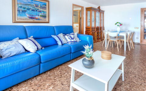 Albatros: Bord, Couch, Møbel, Blå, Billedramme, Azure, Stue, Indretning, Studio Couch, Etage