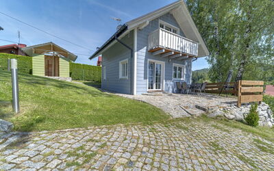 Wisla 5: Himmel, Plante, Ejendom, Bygning, Hus, Vindue, Land Lot, Sky, Vejbelægning, Græs