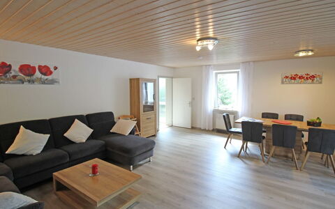 Eifelnatur (Haus 3): Møbel, Bord, Ejendom, Bygning, Træ, Komfort, Stol, Indretning, Arkitektur, Couch