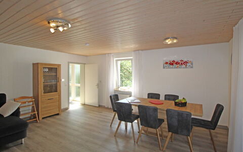Eifelnatur (Haus 3): Værelse, Ejendom, Bygning, Loft, Etage, Møbel, Trægulve, Hus, Indretning, Ejendom