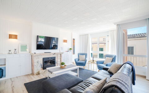 Can Josep: Møbel, Værelse, Ejendom, Stue, Indretning, Blå, Bygning, Hus, Hjem, Loft