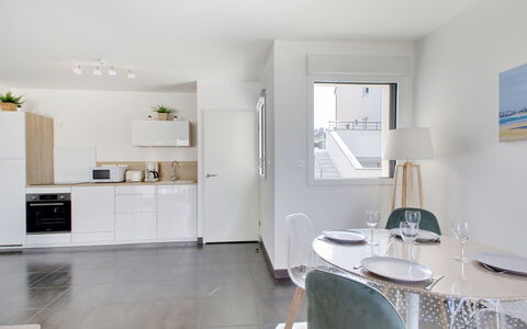 Domaine D'Augustin Apt B01: Værelse, Ejendom, Indretning, Møbel, Bygning, Etage, Hus, Loft, Ejendom, Arkitektur